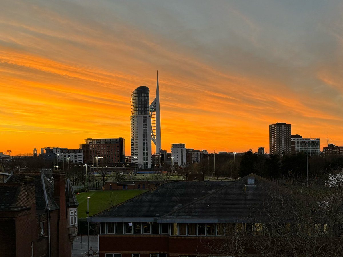 The view this evening from our office 😍🌅

Any out there researching sunsets who can tell us why at this time of year we get such stunning sunsets? Get in touch!

#Portsmouth #PortsmouthUni #OurIslandCity