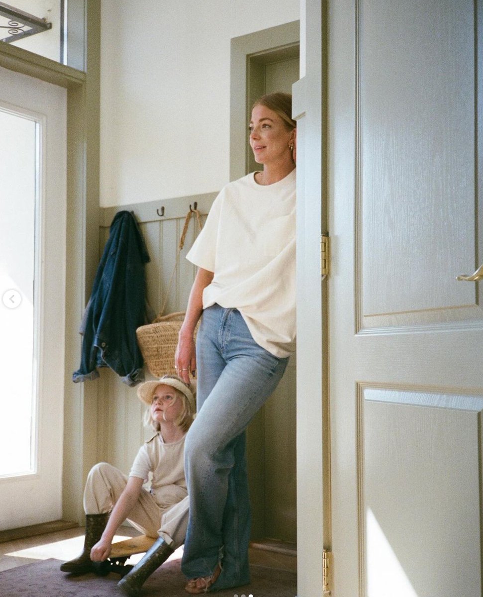 2024 in: be present🤍⁠
⁠
slow mornings in our be present long sleeve! Limited sizing available now with a discounted price of 50% off- Click to explore our collection of both tops.

okanaganlifestyle.ca/products/sprin…

okanaganlifestyle.ca/collections/t-…