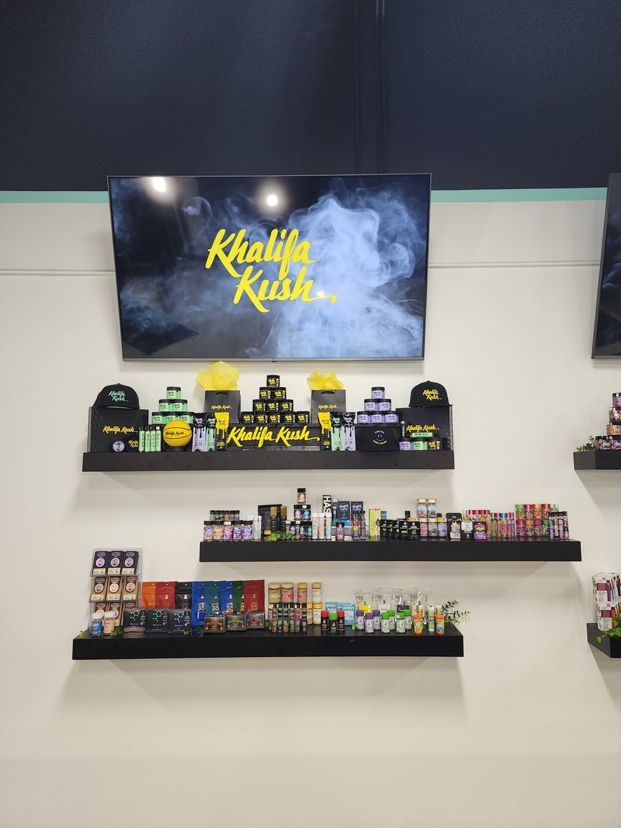 elevatestores's tweet photo. KK  🖤💛🖤💛 https://t.co/IPbz4oKFbr
