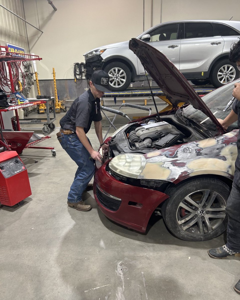 wyotech's tweet photo. Some collision content for your Monday!
#WyoTech #TradeSchool #KnowYourBrand #Toptradeschool #Collisiontraining #carschool https://t.co/4iM4aNdMxB
