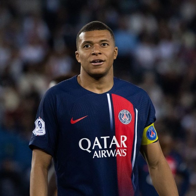 lnstantFoot's tweet photo. 🚨💣 Kylian Mbappé devrait QUITTER LE PSG cet été ! ❌

Il n'a pas encore communiqué sa décision à ses dirigeants, bien que rien ne soit encore signé avec le Real Madrid. ⏳

Le contact avec Florentino Pérez n'a jamais été rompu, le club attend le feu vert de Kyks. 🤍

Le PSG gère le dossier avec sérénité car le club a pris le temps d'envisager l'avenir avec ou sans son numéro 7.

(@AbdellahBoulma)