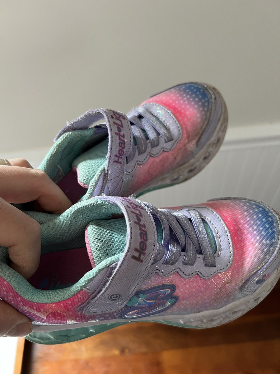 moogman2268's tweet photo. Well @SKECHERSUSA, your shoes stopped lighting up after less than a month and it was money well spent! https://t.co/iBot7wKaPn