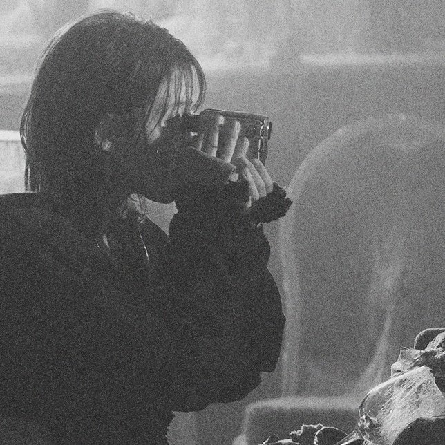 koovarbie's tweet photo. IU said they end up in an accident which explains blood on Tae and the little forehead scratch on IU. But only she survived. So she goes around the places where they used to meet to look for tae(he's become a ghost) iu can only see him through her camera hence she's holding one💀 https://t.co/1RMigQxvJQ