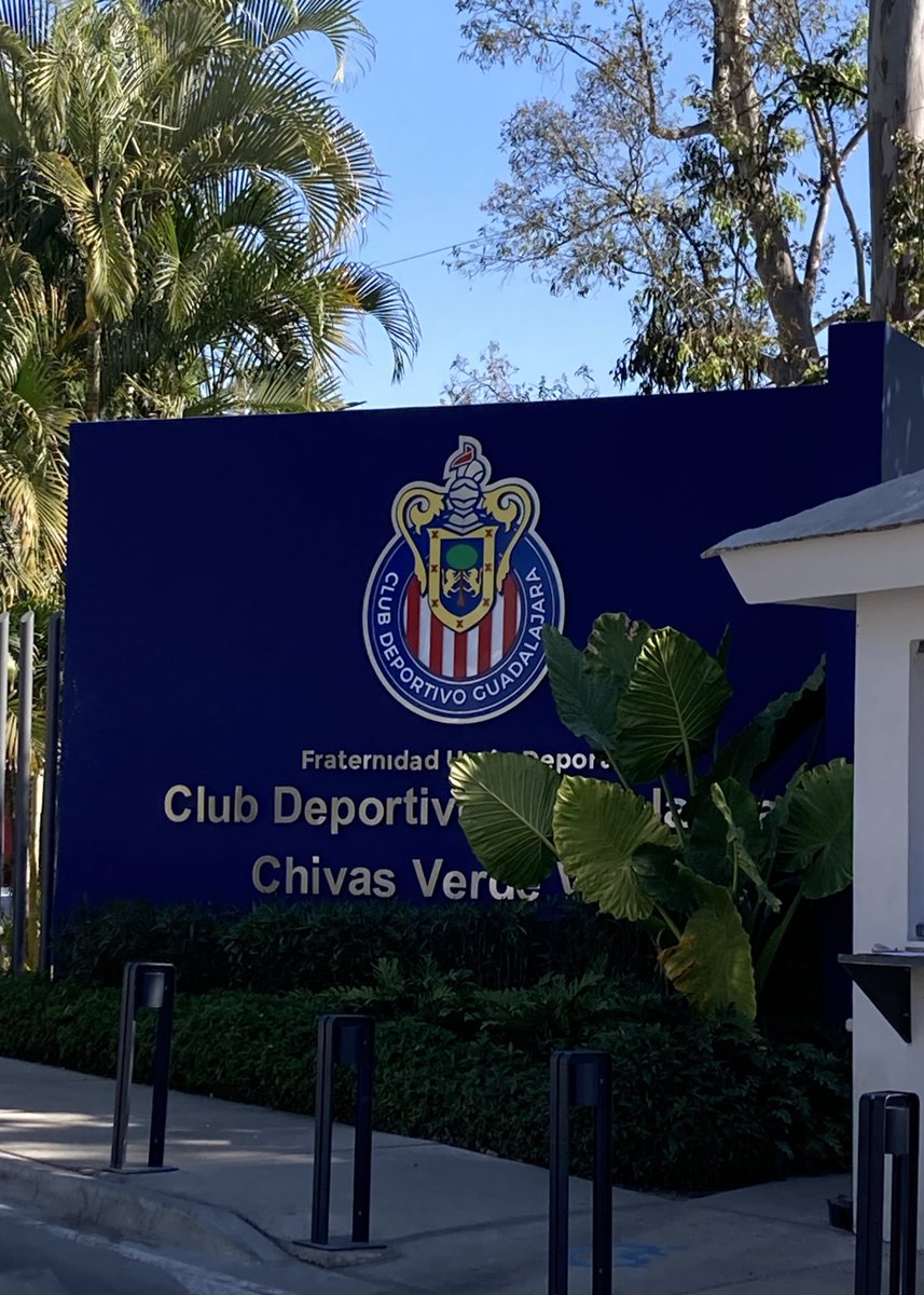 chapis_herrera's tweet photo. 📍🐐
Esta mañana, @Cc4Official realizó la segunda parte de sus exámenes médicos, ya sólo falta que firme su contrato y se haga el anuncio OFICIAL de su contratación como nuevo refuerzo de #Chivas https://t.co/E9kTWQVCGM