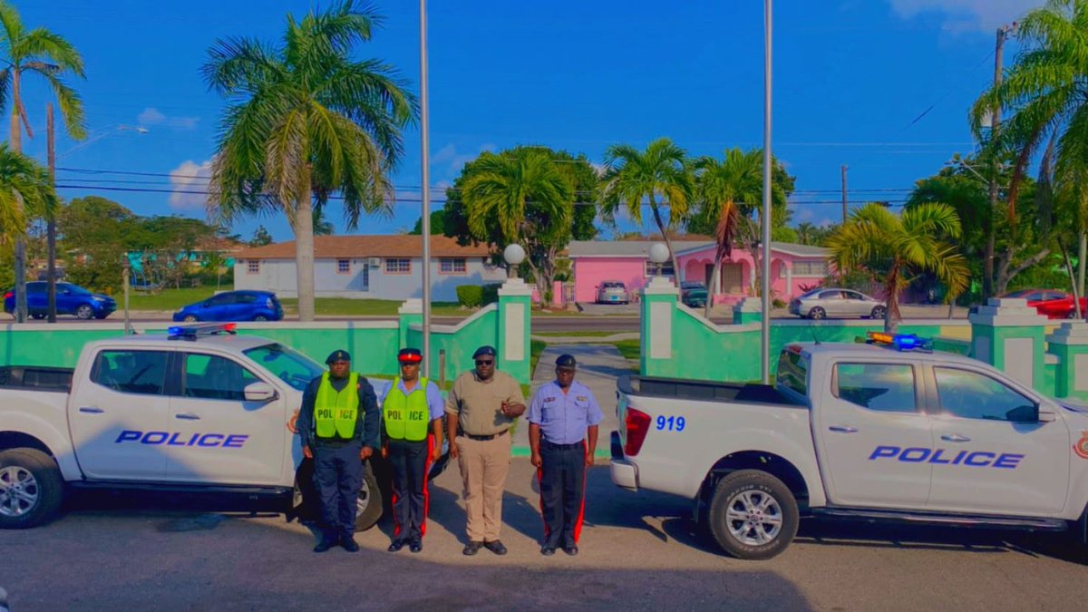 RBPFPolice's tweet photo. Insp. O. Hanna and team of officers from the Eastern Division conducted road checks within the Division. https://t.co/UujUcN8L2C