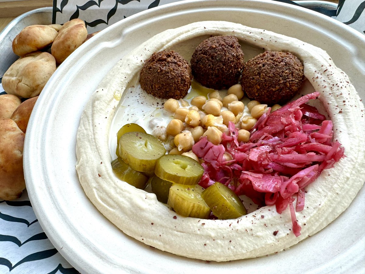 My first time at the new-ish Baba’s Hummus House in Minneapolis. Excellent falafel and super creamy hummus. Vegan items are clearly marked on the menu. 
lovebabas.com/pages/babas-ca…