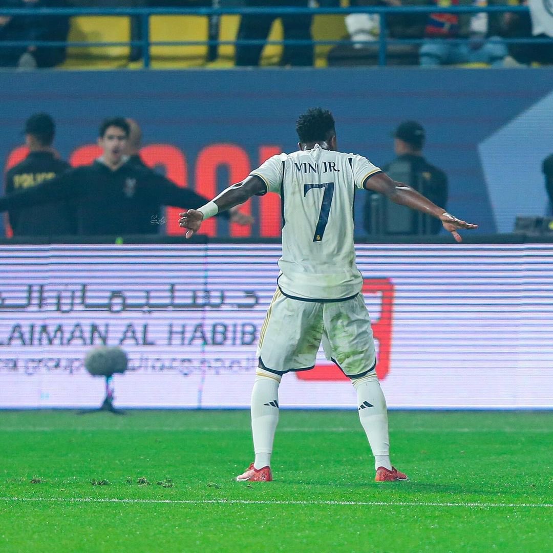 Hus4s's tweet photo. في خوارزمياتنا انا وأنتَ وأنتِ والجميع نبدأ بالعد عند الرقم 1 لانهُ هو الاول ترتيباً
إلا في مدريد يبدأ العد عند الرقم سبعة https://t.co/BuHFm5H4JH