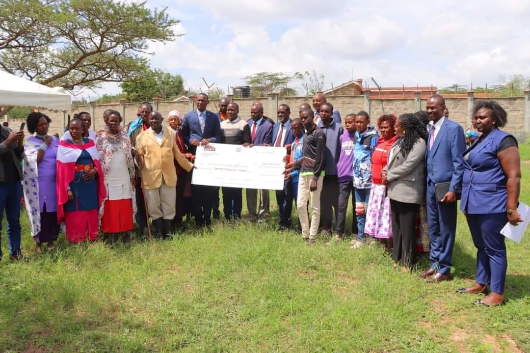 paran_tv's tweet photo. The county government of Kajiado has today released the second cohort of the fully sponsored Form One Students, to their respective schools.

This is after the release of the first batch of Sh 20 Million to cater for their fees this term.
#Trending 
#naboishoolosholemaa 
#Kajiado https://t.co/MLNo76N4wP