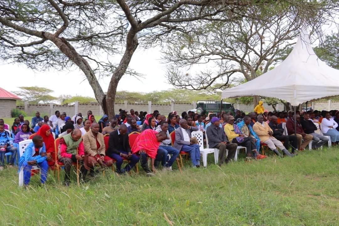 paran_tv's tweet photo. The county government of Kajiado has today released the second cohort of the fully sponsored Form One Students, to their respective schools.

This is after the release of the first batch of Sh 20 Million to cater for their fees this term.
#Trending 
#naboishoolosholemaa 
#Kajiado https://t.co/MLNo76N4wP
