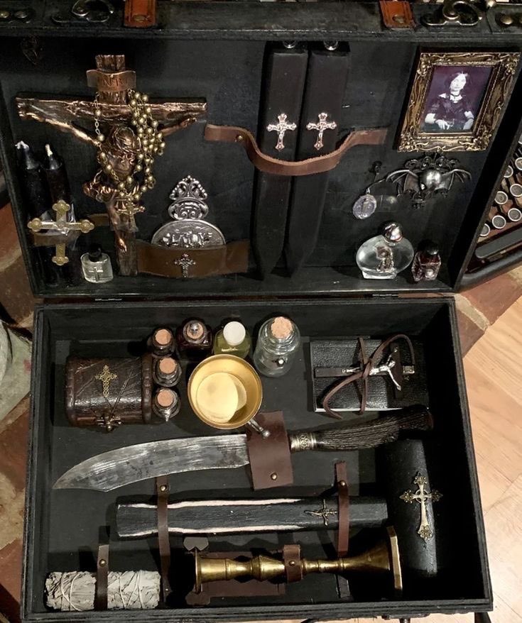 twisted_twins's tweet photo. Take her breath away—
Get her what she REALLY wants… a late 19th Century Vampire Slaying kit.
🖤
#ForTheGrrlWhoHasItAll #IntoEveryGenerationASlayerIsBorn https://t.co/EME4xwcUQy