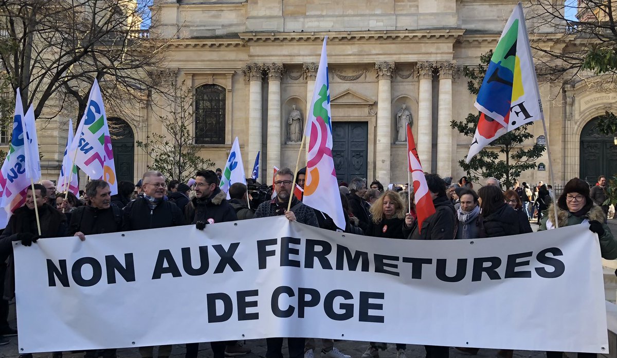 Beaucoup de monde à la manifestation contre les annonces de fermetures de CPGE !
<a href="/AEFsuprecherche/">AEFsuprecherche</a> 
<a href="/LeMondeEduc/">Le Monde Education</a>
<a href="/letudiant/">l'Etudiant</a> 
<a href="/ConferenceDesGE/">Conférence des grandes écoles</a> 
<a href="/Cdefi/">CDEFI</a> 
<a href="/AOC1978/">Amélie Oudéa-Castéra</a> 
<a href="/CKerrero/">Christophe Kerrero</a> 
<a href="/sretailleau/">Sylvie Retailleau</a> 
<a href="/carolinepascal3/">Caroline Pascal</a> 
<a href="/upstifr/">UPSTI</a> 
<a href="/APHEC_Twit/">APHEC</a>