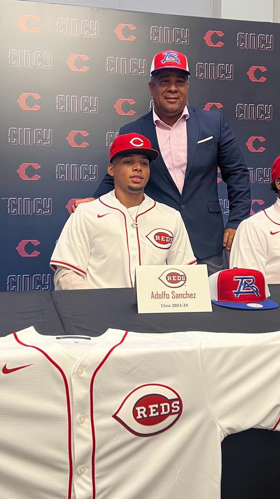 BenBadler's tweet photo. Cincinnati Reds sign one of the top international prospects for 2024, OF Adolfo Sánchez, for $2.7 million.

https://t.co/QAgHVIXcIa https://t.co/Kqkj55tfIb