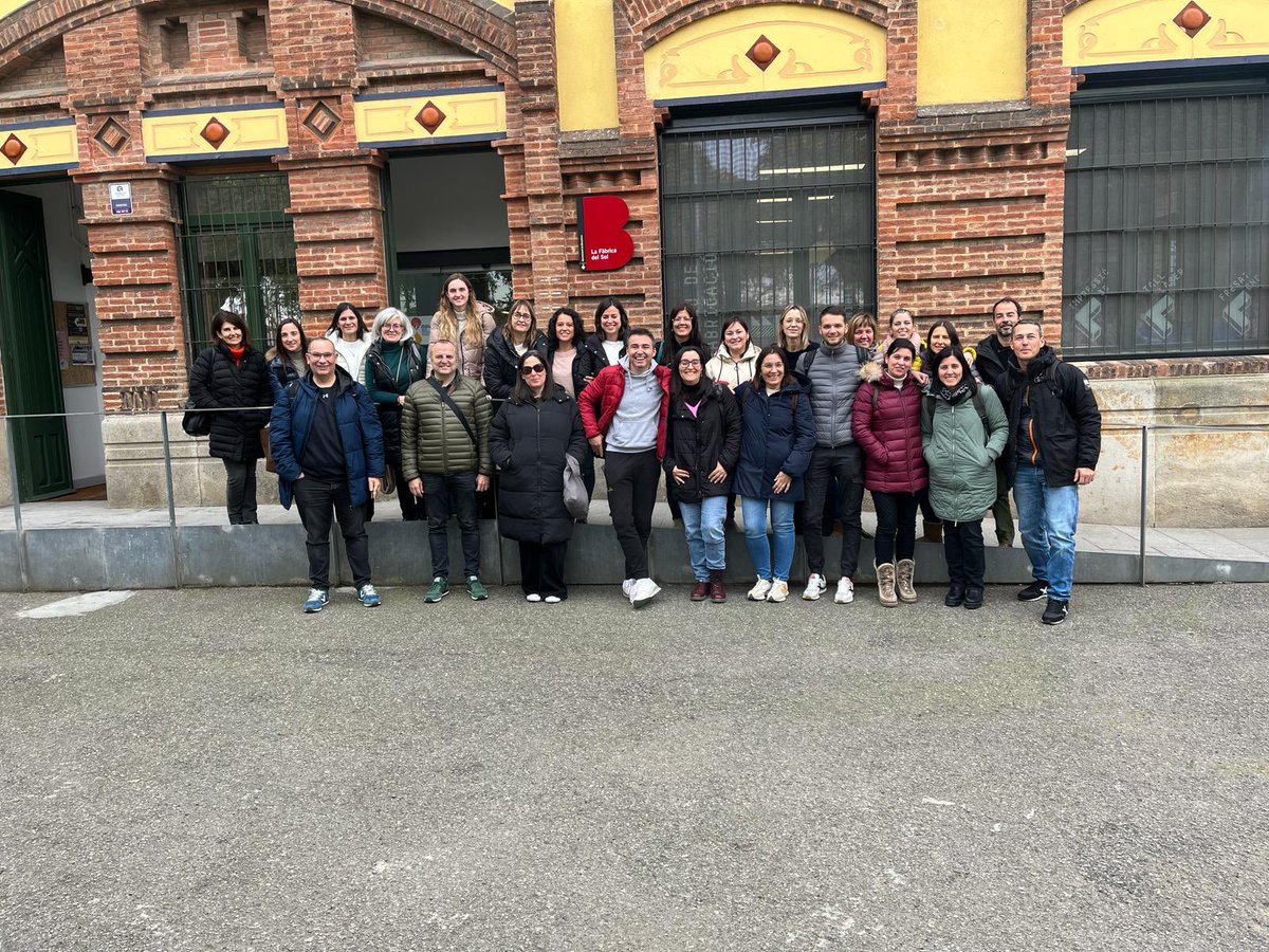 annapanisello's tweet image. Dia per inspirar-nos a l’Ateneu La Fàbrica del Sol. Equips motors dels centres FAIG de Terres de l’Ebre ens anem preparant per donar sentit als nostres projectes i posar en funcionament el nostre Faiglab. @cesirecat #ProgramaFaig
#FaigLab