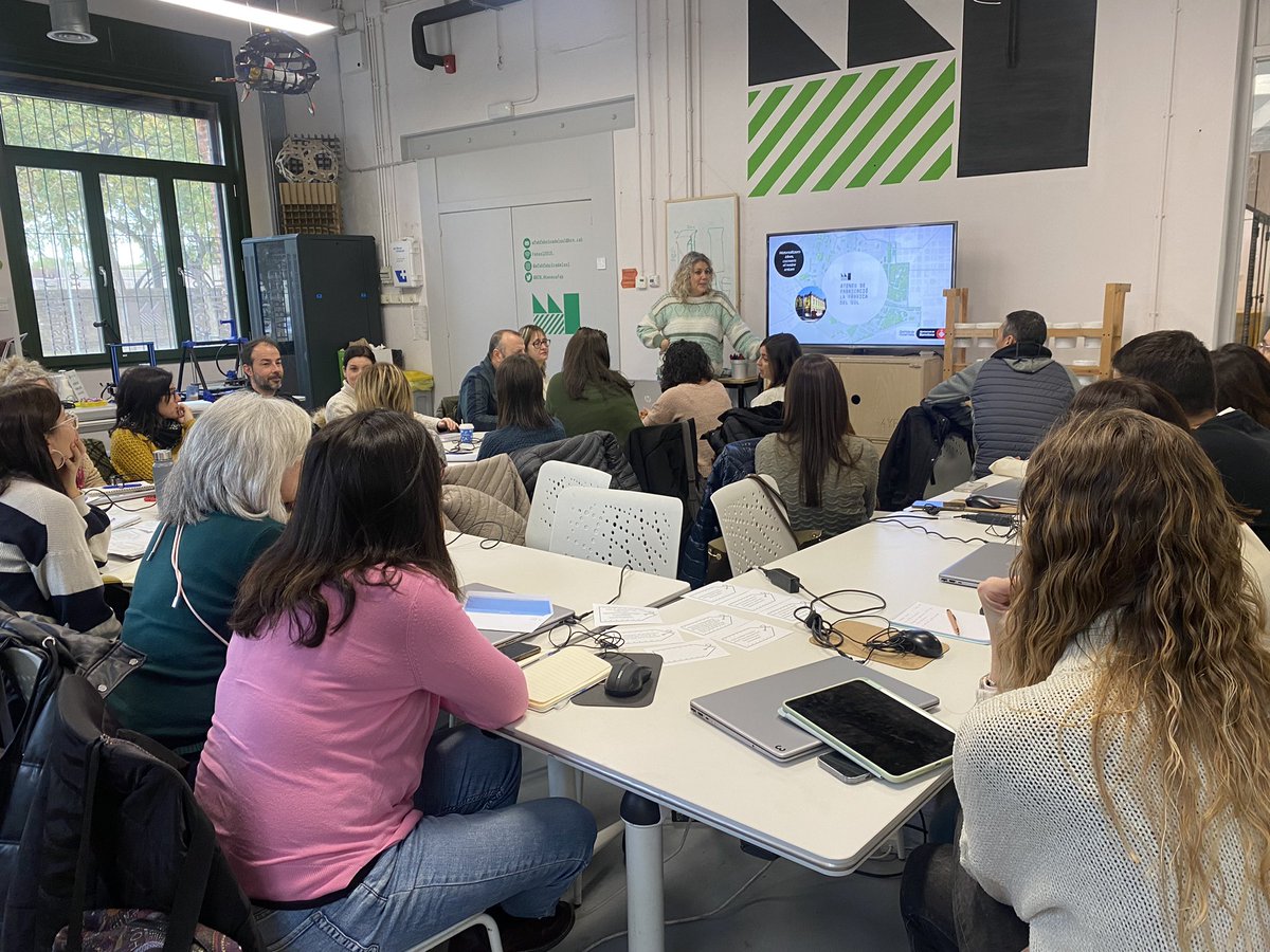 annapanisello's tweet image. Dia per inspirar-nos a l’Ateneu La Fàbrica del Sol. Equips motors dels centres FAIG de Terres de l’Ebre ens anem preparant per donar sentit als nostres projectes i posar en funcionament el nostre Faiglab. @cesirecat #ProgramaFaig
#FaigLab