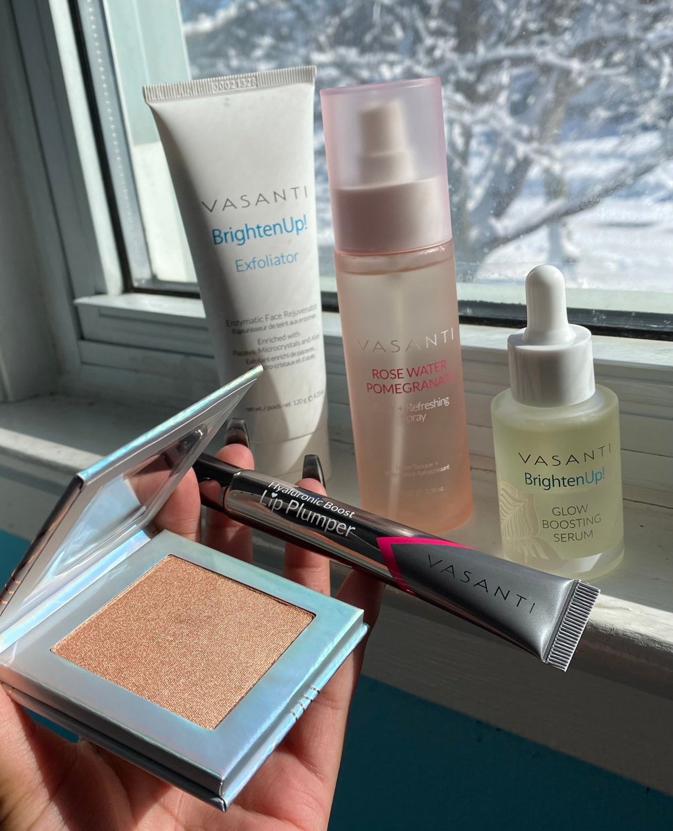 ❄️ Embrace winter glow with our ultimate essentials! ❄️⁠
⁠
Your winter skincare and makeup game just got a major upgrade! 🌟✨ ⁠
⁠

l8r.it/vMCn
