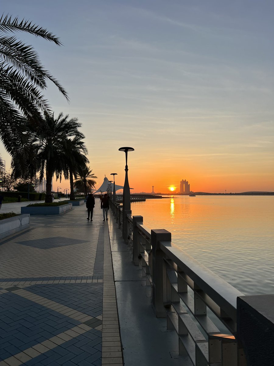 MrBPowell94's tweet photo. After school sunset walks! https://t.co/X67l1rkLJo