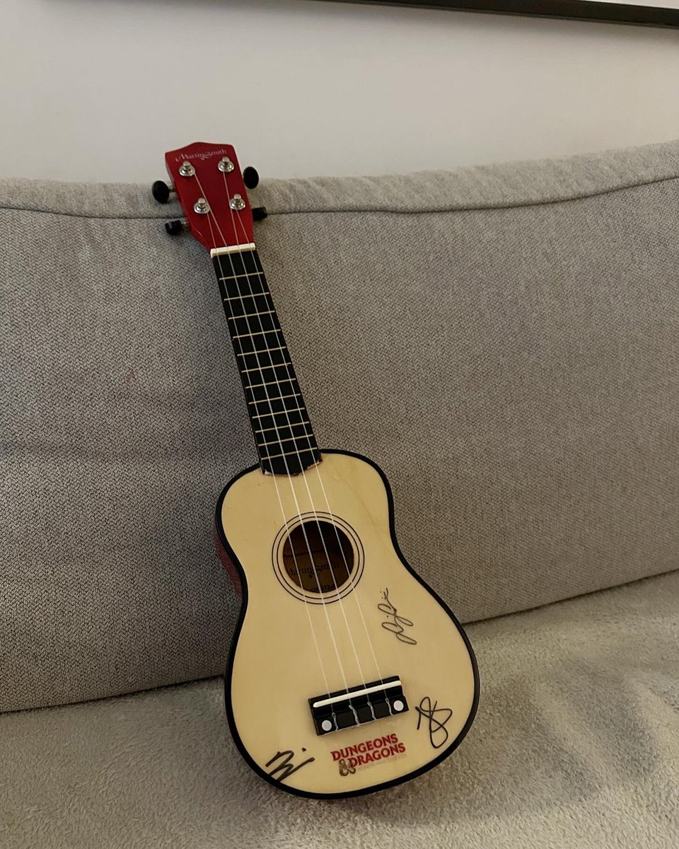 Zapraszam do licytacji dla WOŚP ♥️⬇️

allegro.pl/oferta/ukulele…