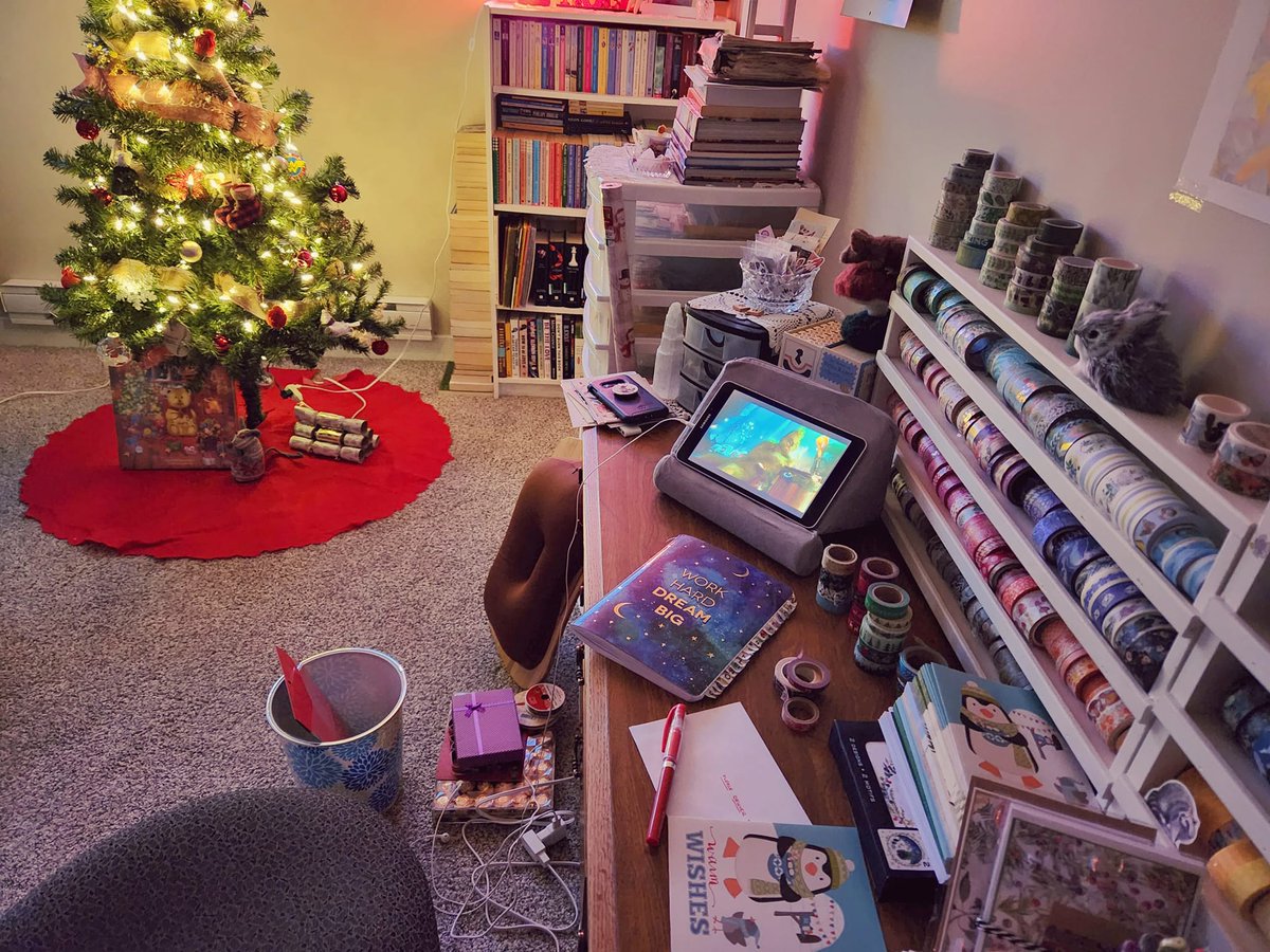 Miss_Mousie's tweet photo. Sending Christmas Mail: On the Blog 📮https://t.co/Qy6iYhuARF https://t.co/7MjmP85lE3