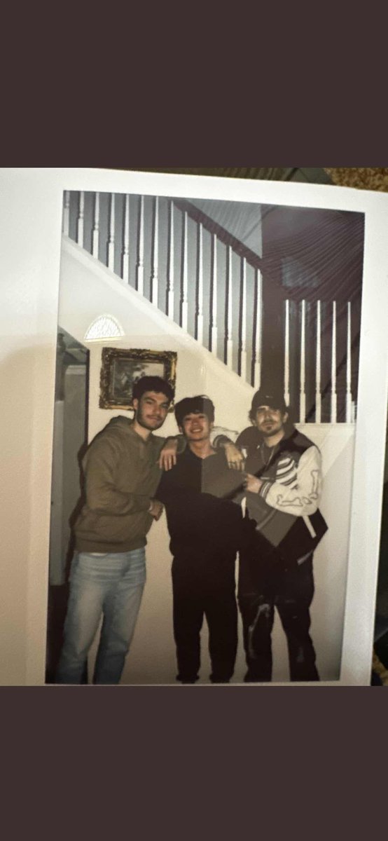 𝚖𝚒𝚔𝚎 tweet media