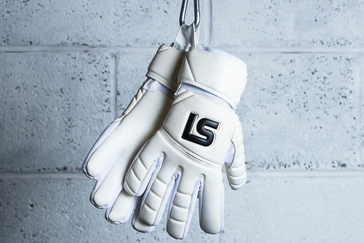 GO ORIGINAL! 

Available for you in BLACK and WHITE.

S1's OG's and still costing the SAME! 

£30!

buff.ly/49iU7pm ⬅️