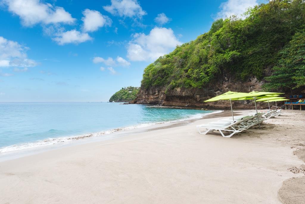 SimplyStLucia1's tweet photo. Chasing away those Blue Monday vibes with a splash of Caribbean bliss! 🌴💙 Let the vibrant hues and tropical dreams light up your day. 

Resorts are:
1. Cap Maison, St Lucia
2. Laluna, Grenada
3. Bequia Beach, The Grenadines
4. Galley Bay, Antigua
5. Cap Juluca, Anguilla https://t.co/yW2rFoLaDO