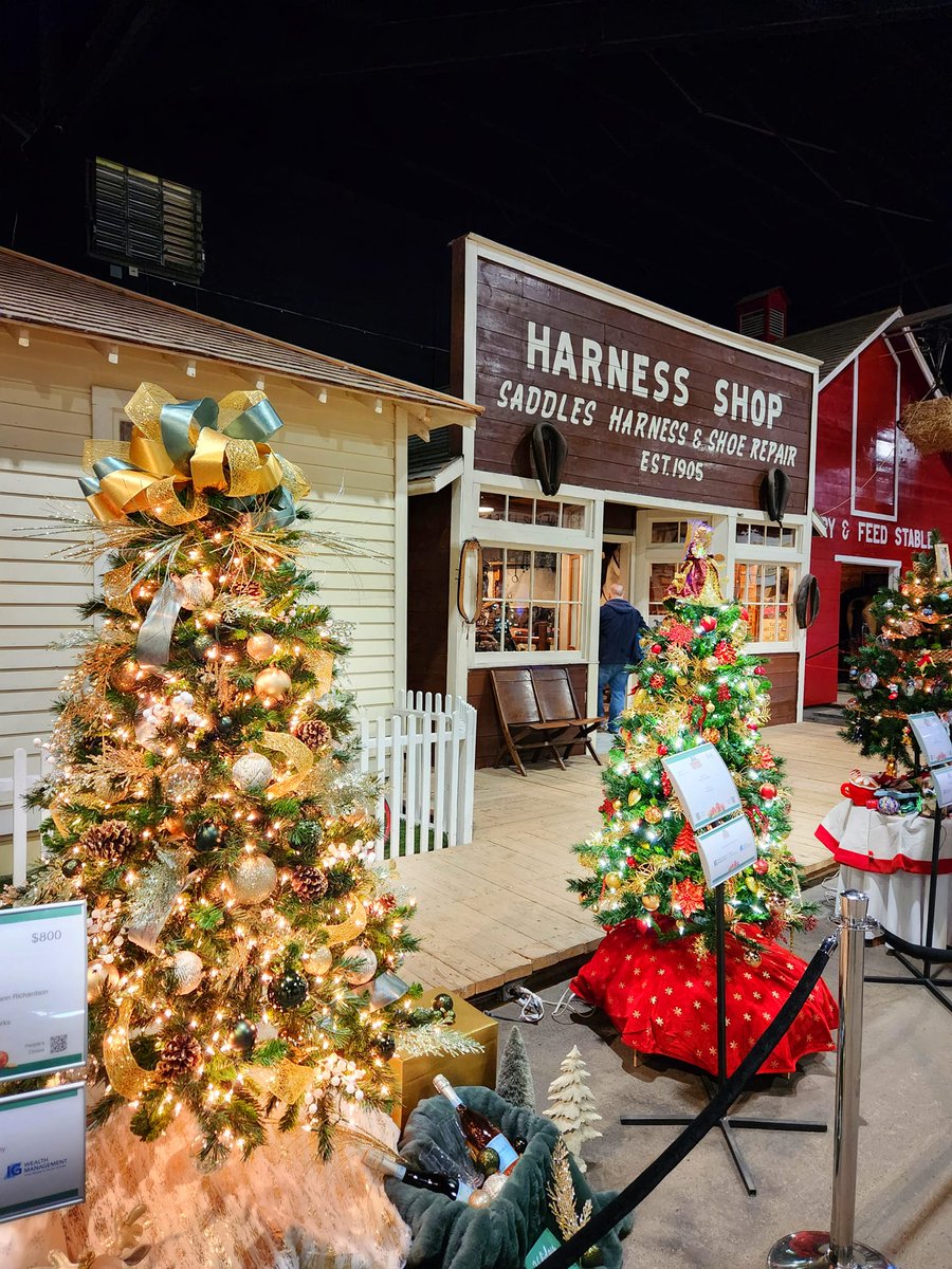 Miss_Mousie's tweet photo. The Festival of Trees: On the Blog ☃️https://t.co/IHHU5TRpyR https://t.co/tA1H6vAgrb