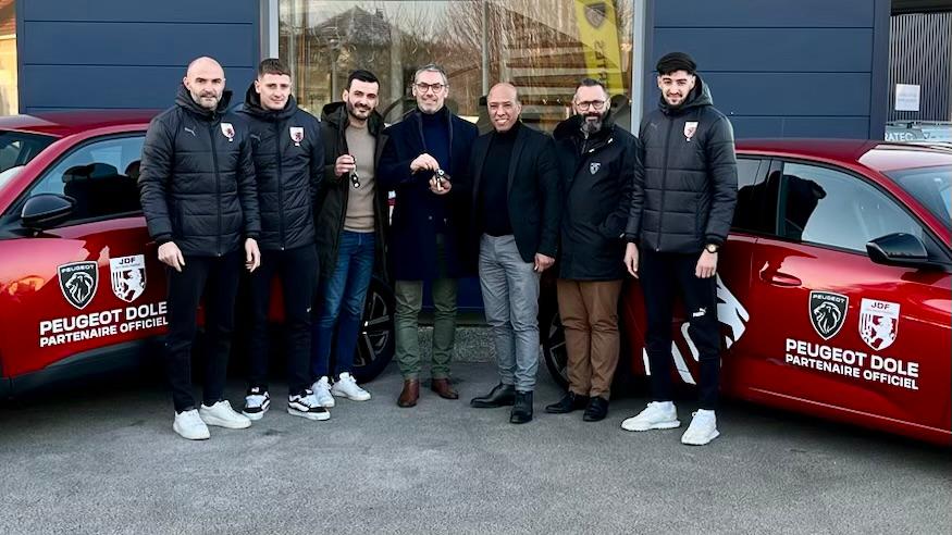 DoloisJura's tweet photo. Le JDF et Peugeot Chopard (Dole) reconduisent leur partenariat prometteur. Notre club aura notamment un nouveau véhicule à disposition 🚗 🤝

#TeamJDF 🔴⚪️ https://t.co/bNx6BZwRfv