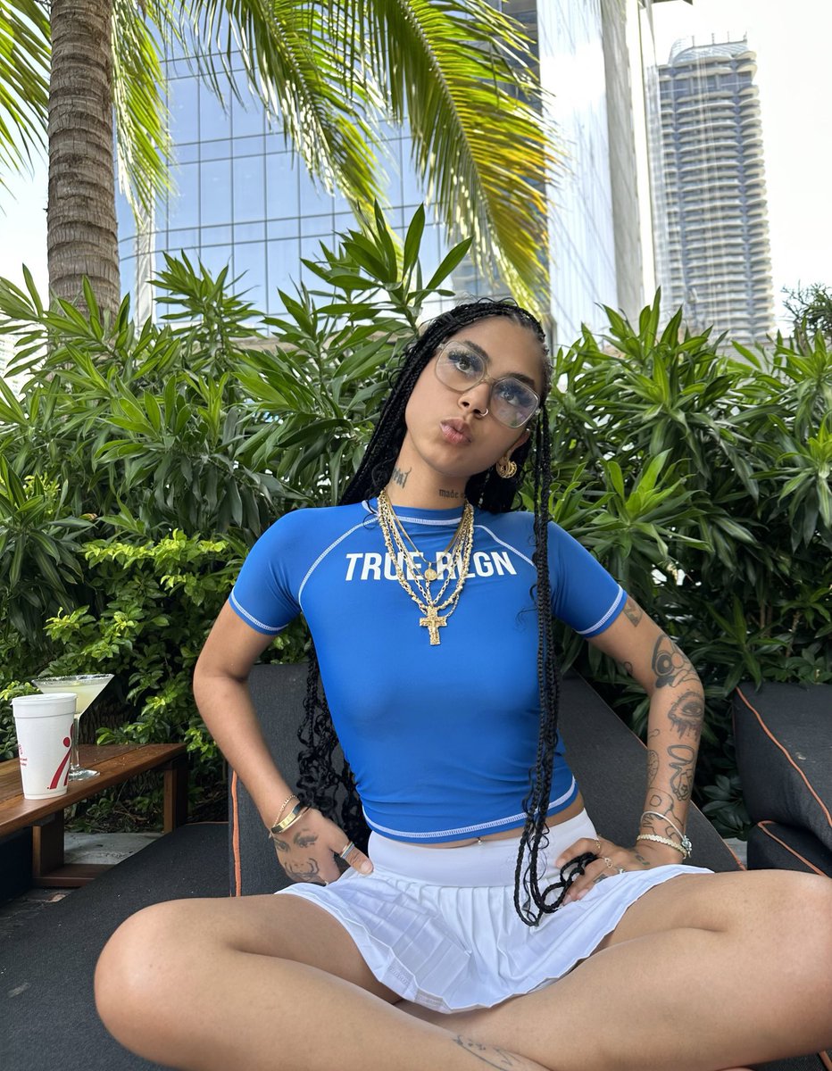 BONES_iix's tweet photo. i've always been in love with her @sosaisbacc https://t.co/qEiu00UvUd
