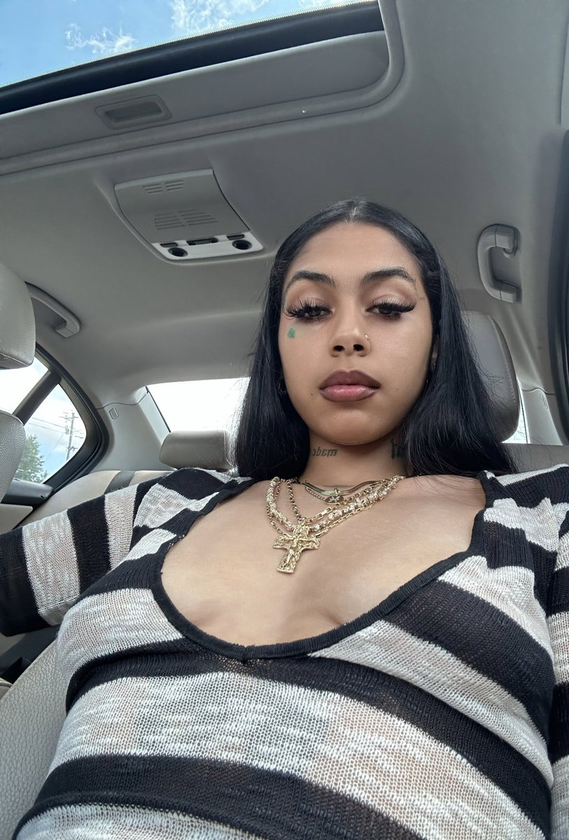 BONES_iix's tweet photo. i've always been in love with her @sosaisbacc https://t.co/qEiu00UvUd