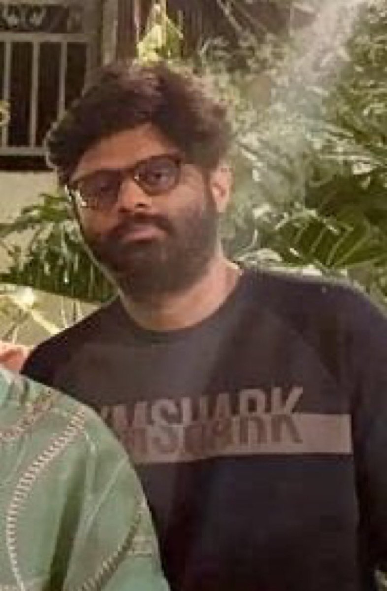 Plant_Warrior's tweet photo. @urstrulyMahesh @vamsi84 @sreeleela14 @Meenakshiioffl Producer face clearly conveys something... stop celebrating a flop movie sir they are losing money !!! https://t.co/PMsu4CtuaP