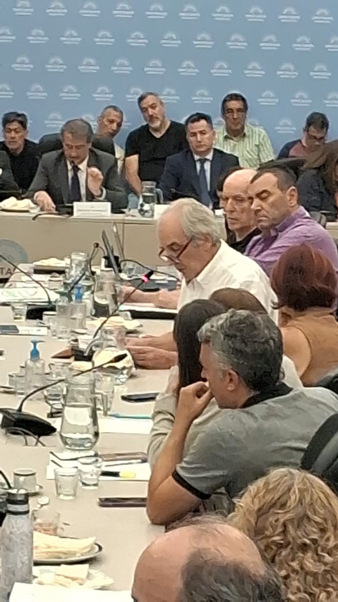 Lavacatuitera's tweet photo. "La ciencia no es cara, es cara la ignorancia"
El científico Alberto Kornblihtt contra el cierre del #CONICET y el perjuicio a la #Ciencia https://t.co/Tz2aazKsKO