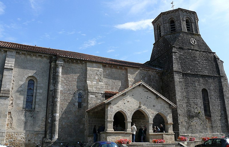 MonumentumFr's tweet photo. Eglise Sainte-Eulalie à #Secondigny (#DeuxSèvres) Edifiée au XIIe siècle, modifiée au 13e, l'église comporte une nef voûtée en ogive, avec collatéraux fermés par des demi-voûtes, un transept avec clocher sur le...
Suite 👉 https://t.co/fcVoSYxs4w
#Patrimoine #MonumentHistorique https://t.co/zufgDdmNGC