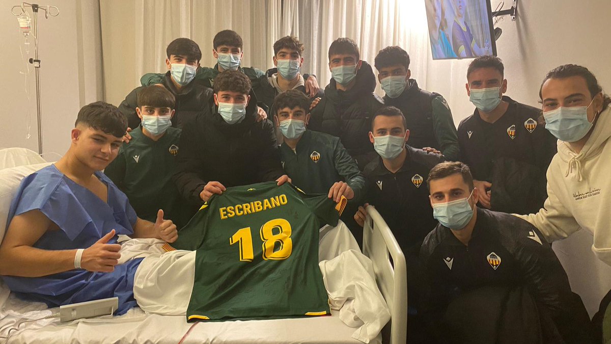 El futbolista del 𝐉𝐮𝐯𝐞𝐧𝐢𝐥 𝐀 del @cdcastellon, 𝗝𝗼𝗮𝗻 𝗘𝘀𝗰𝗿𝗶𝗯𝗮𝗻𝗼, ha sido operado recientemente y se perderá lo que resta de temporada 🙏🏼

¡Te esperamos pronto, Joan! 🤍🖤

#CanteraAlbinegra
#PPO👂🏼