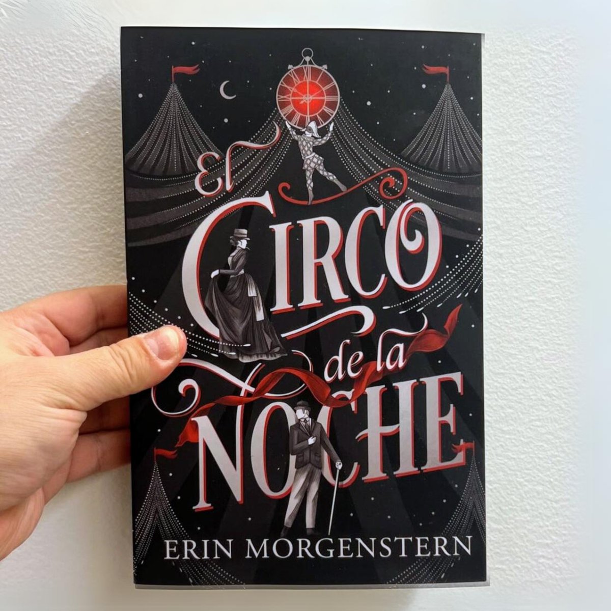umbrieleditores's tweet photo. El 6/2 publicaremos nuevas ediciones de estas dos novelas de @erinmorgenstern que han sido furor en todo el mundo.💫

🎪#ElCircoDeLaNoche (traducido por Eleonora González Capria)
🐝#UnMarSinEstrellas (traducido por Jeannine Emery)

¡Qué ganas de que los tengáis en vuestras manos! https://t.co/HzpkaWc0m4