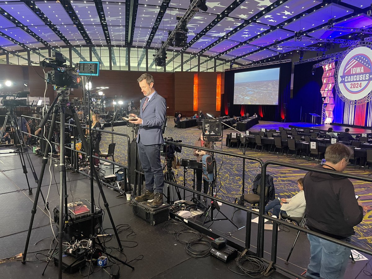 In Iowa’s state capital @NickHarperFSN hiding from the bitter cold and previewing the Republican caucus that begins in about 8 hours time. @FSNLIVE