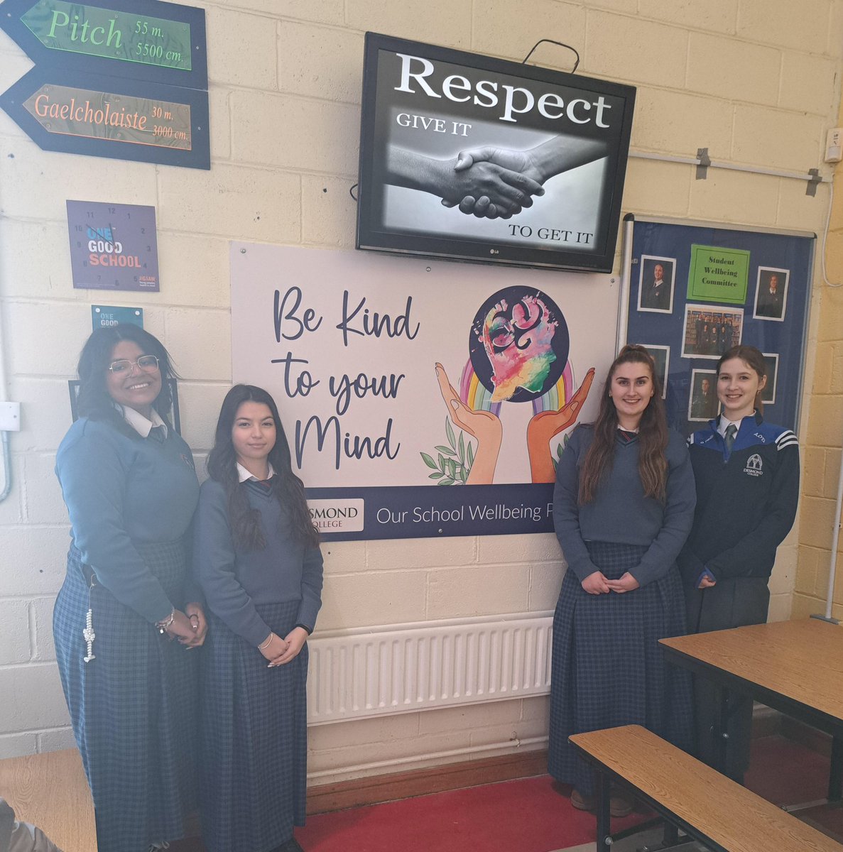 desmondcollege's tweet photo. Members of our student wellbeing committee, Jordana, Rafela, Nadine and Akexandra who presented to 1st year groups this morning on Positive Mental Health and why Desmond College is ‘One Good School’.

#EtbEthos #onegoodschool 

@LCETBSchools @JigsawLimerick https://t.co/rHi2l3S3Jm
