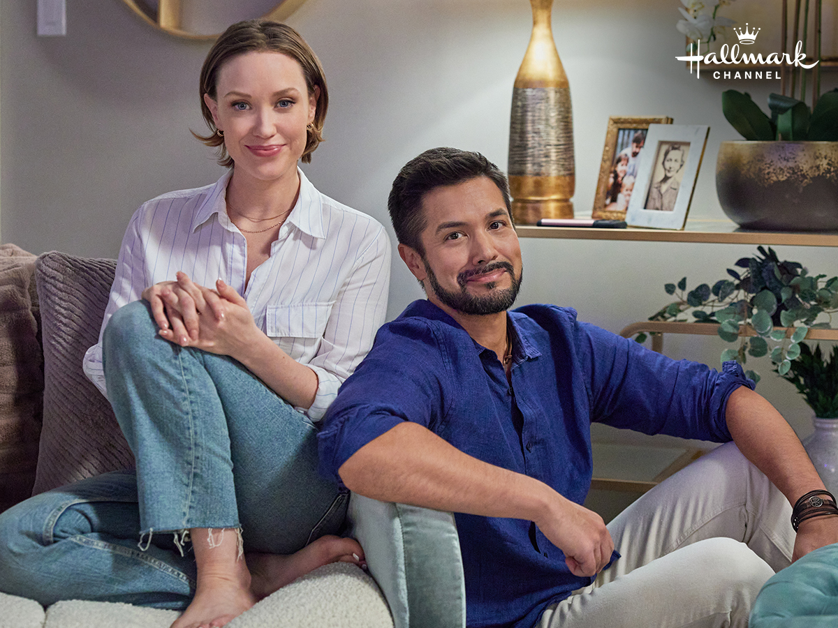 hallmarkchannel's tweet photo. Things take a turn in Betty's #LaciJMailey life when new neighbor Alex @marcograzzini catches her eye. Join us for #BettysBadLuckInLove on Jan 20 at 8/7c as part of #NewYearNewMovies! https://t.co/ecnhHFwbwI