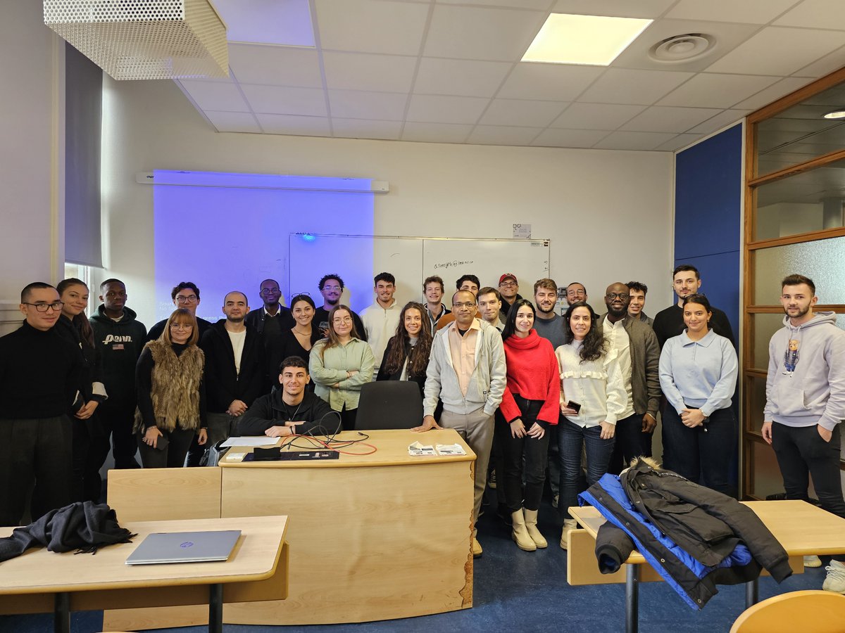 AlathurSreejith's tweet photo. Offering course on “Data Governance” in France -Tabacs campus, great experience sharing on Data compliance challenges of firms in European union https://t.co/Z1en18bbJW