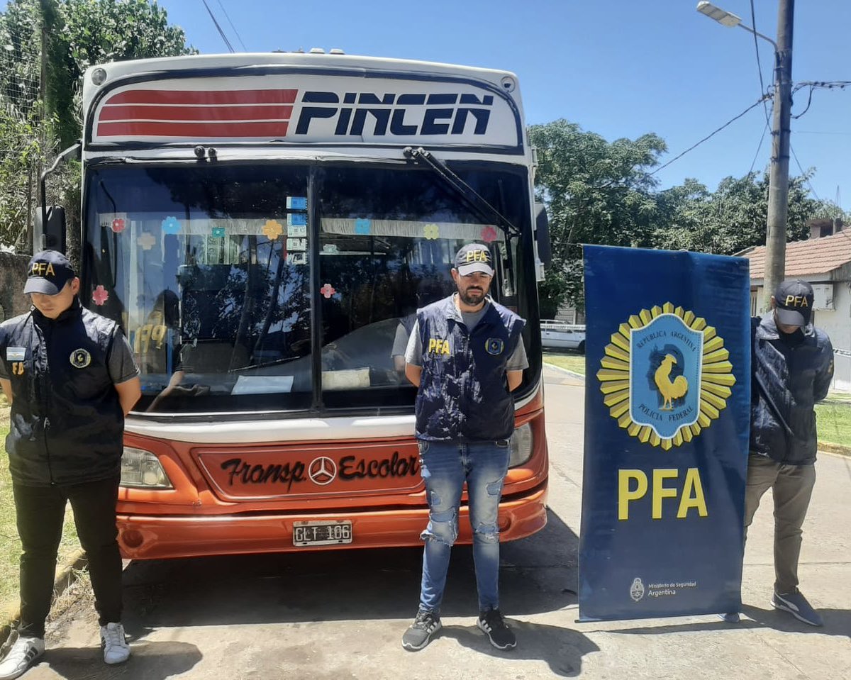 Ayer el presidente <a href="/JMilei/">Javier Milei</a> me encomendó judicializar y buscar a este conductor y al ómnibus que sin importarle nada aplastó y mató adrede a un perro, violando las leyes de defensa animal. Lo buscamos y lo encontramos.

En esta Argentina el que las hace, las paga.