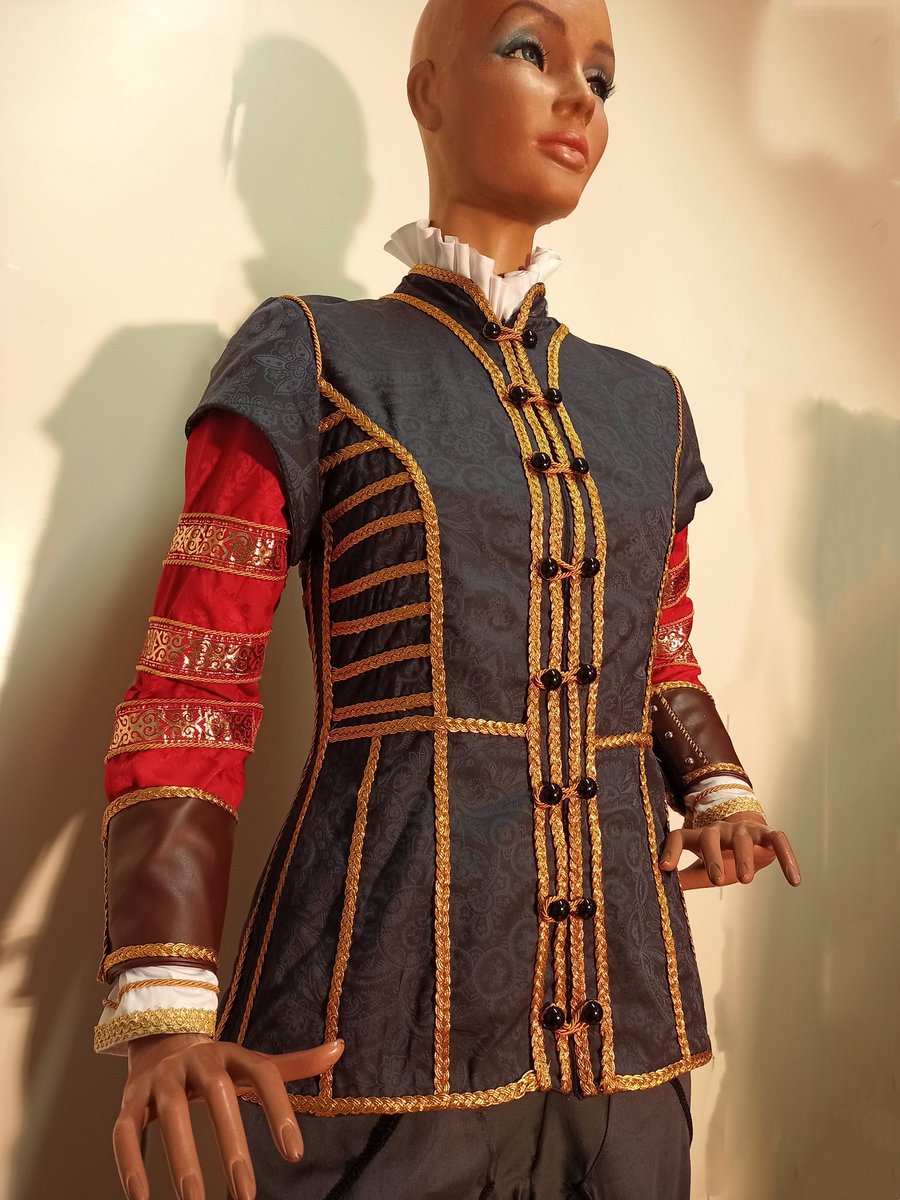 AstrojulietW's tweet photo. Raphael from Baldur's Gate 3 cosplay commission done! 
Fabrics by @vavassoritessuti
#baldursgate3 #baldursgate3cosplay #raphael #raphaelbaldursgate3 #raphaelcosplay #baldursgatecosplay #cosplay #cosplaycommission #italiancosplayer https://t.co/3wt0TIVzLm