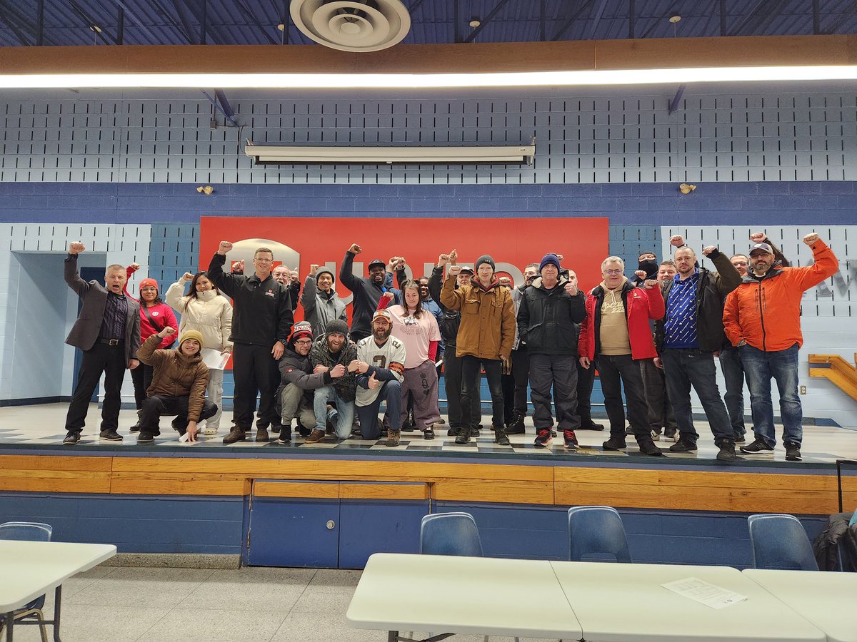 The 71 members of Local 222 in Oshawa remain on strike after rejecting Swipe Jobs’ latest offer by 75% on Friday evening. The members work in food production, labelling and packing, shipping among others. They are fighting for a living wage. #canlab