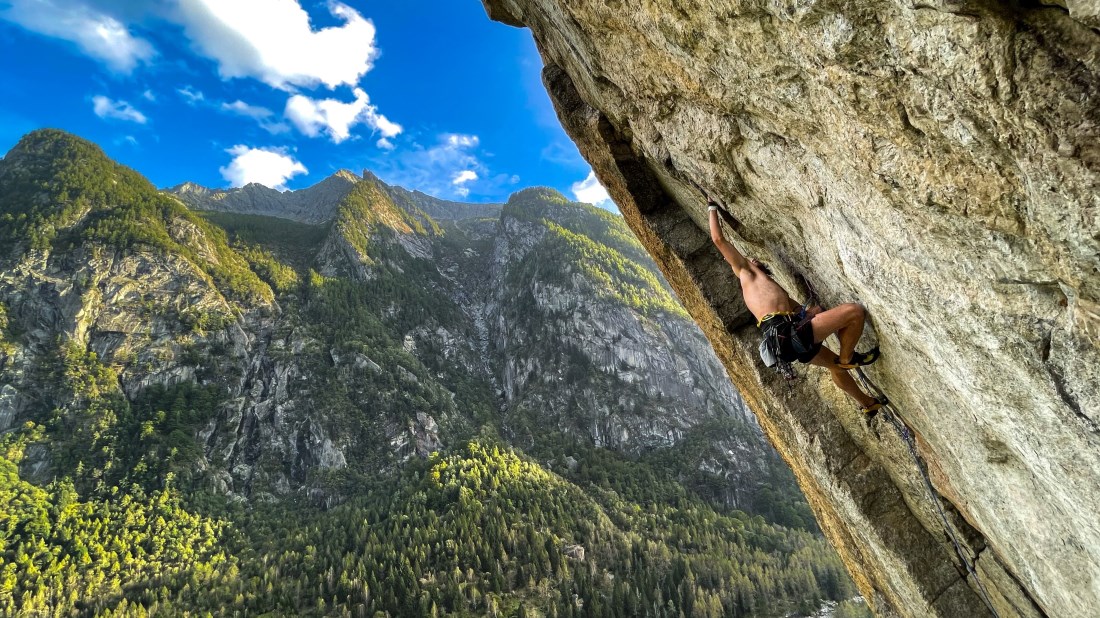 loscarponecai's tweet photo. 🧗♀️#CaiEagleTeam su La Signora del Tempo e La Signora del tampax al Tempio dell'Eden in #ValdiMello: continuiamo a seguire i giovani alpinisti e alpiniste del team in #ValMasino, “recuperando” le corde della storia.
🖊Matteo Bertolotti 👉 https://t.co/FBjL3gMkgv https://t.co/pLgZREevci