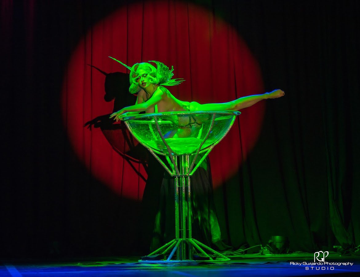 For only the second time ever, you can see my Green Fairy act as it was meant to be this Friday at The Orpheum Theater for Teaser Festival’s VARIETEASE.

📸 <a href="/cyborgene/">cyborgene</a>