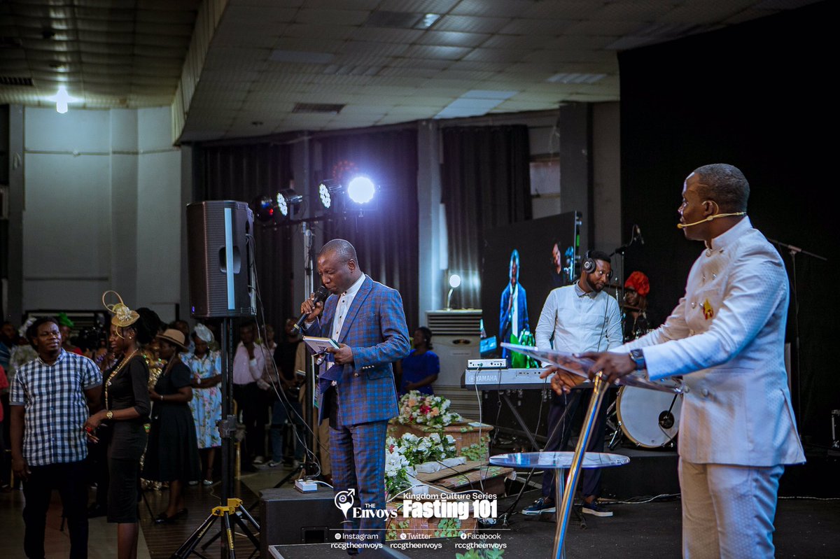 rccgtheenvoys's tweet photo. Flashback to when Pastor Bayo Akinduyite led us in prayer during our #Fasting101 Service, emphasizing the need for divine grace as we wait upon the Lord through fasting and prayer.
#RCCGTheEnvoys #EnvoysChurch #OgbaChurch #TheEnvoys #PDaniel #fasting101 https://t.co/t6AheUrxw0