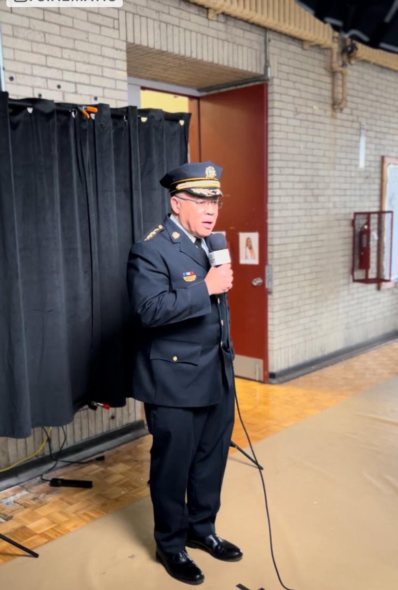 PPDCommish's tweet photo. Honored to stand with community members and local officials at the 29th Annual @mlkdayofservice - the oldest and largest event of its kind in the nation. @PhillyPolice employees are proud to participate in MLK Day of service events across Philly in honor of Dr. King's legacy! https://t.co/EKPglyfH1y
