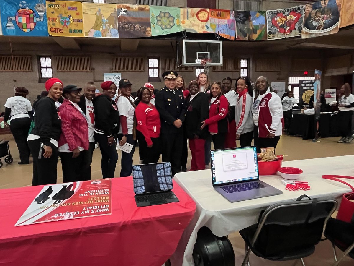 Honored to stand with community members and local officials at the 29th Annual <a href="/mlkdayofservice/">MLK Day of Service</a> - the oldest and largest event of its kind in the nation. <a href="/PhillyPolice/">Philadelphia Police Department</a> employees are proud to participate in MLK Day of service events across Philly in honor of Dr. King's legacy!