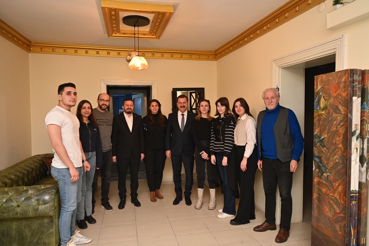 yucelyilmazyy's tweet photo. Büyükşehir Merhaba Gazetesi sahipleri Kamil Akyürek ve aynı zamanda Balıkesir Gazeteciler ve Yazarlar Cemiyet Başkanı Semra Aman Akyürek'i ziyaret ederek çalışmaları hakkında bilgiler aldık. https://t.co/3Sbz9FFu1n