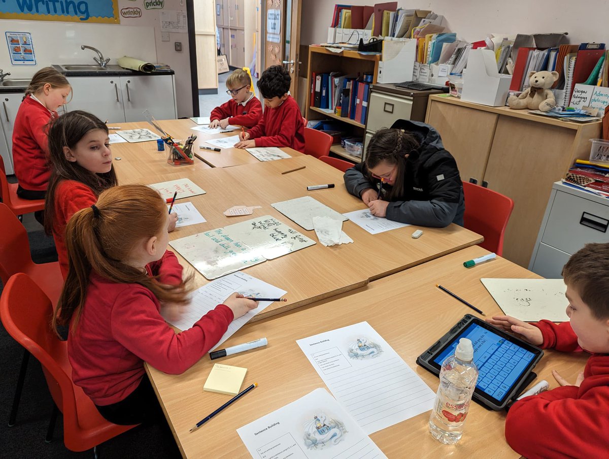 AntoninePrimary's tweet photo. Great focus and effort from this group of P5/4 learners using the descriptive bubbles to help build their sentences. 👍🏻✏️#sentencebuilding #engagement https://t.co/x7Ro2tNrsA