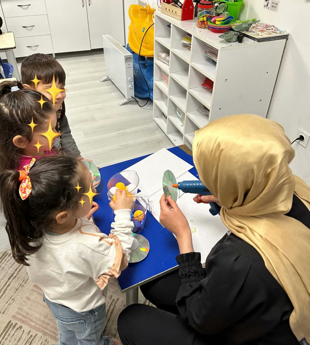 svrkmehmetcik's tweet photo. Bigep-Metip Projesi- Anne Atölyesi kapsamında anasınıf 4/H sınıfında velimizin katılımıyla Cd’den "TOPAÇ" etkinliği yapıldı. Bu güzel etkinlik için velimeze ve öğretmenimize teşekkür ederiz. #bigep #metip https://t.co/XPGxQsZ8iq