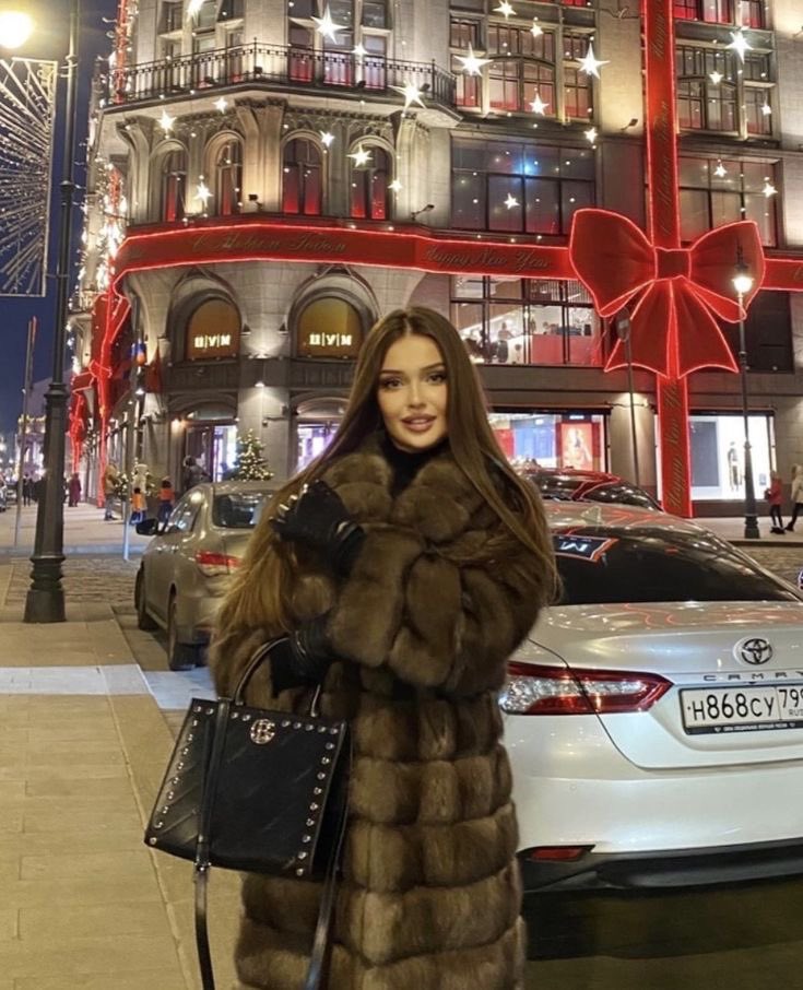 katerinahecate's tweet photo. Иногда хочется люто чувствовать «Moscow never sleep» и быть одной из них https://t.co/JKJzmkw4kv